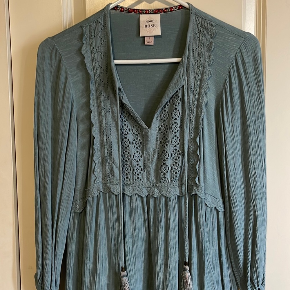 Knox Rose top, size Small, open to all offers!
